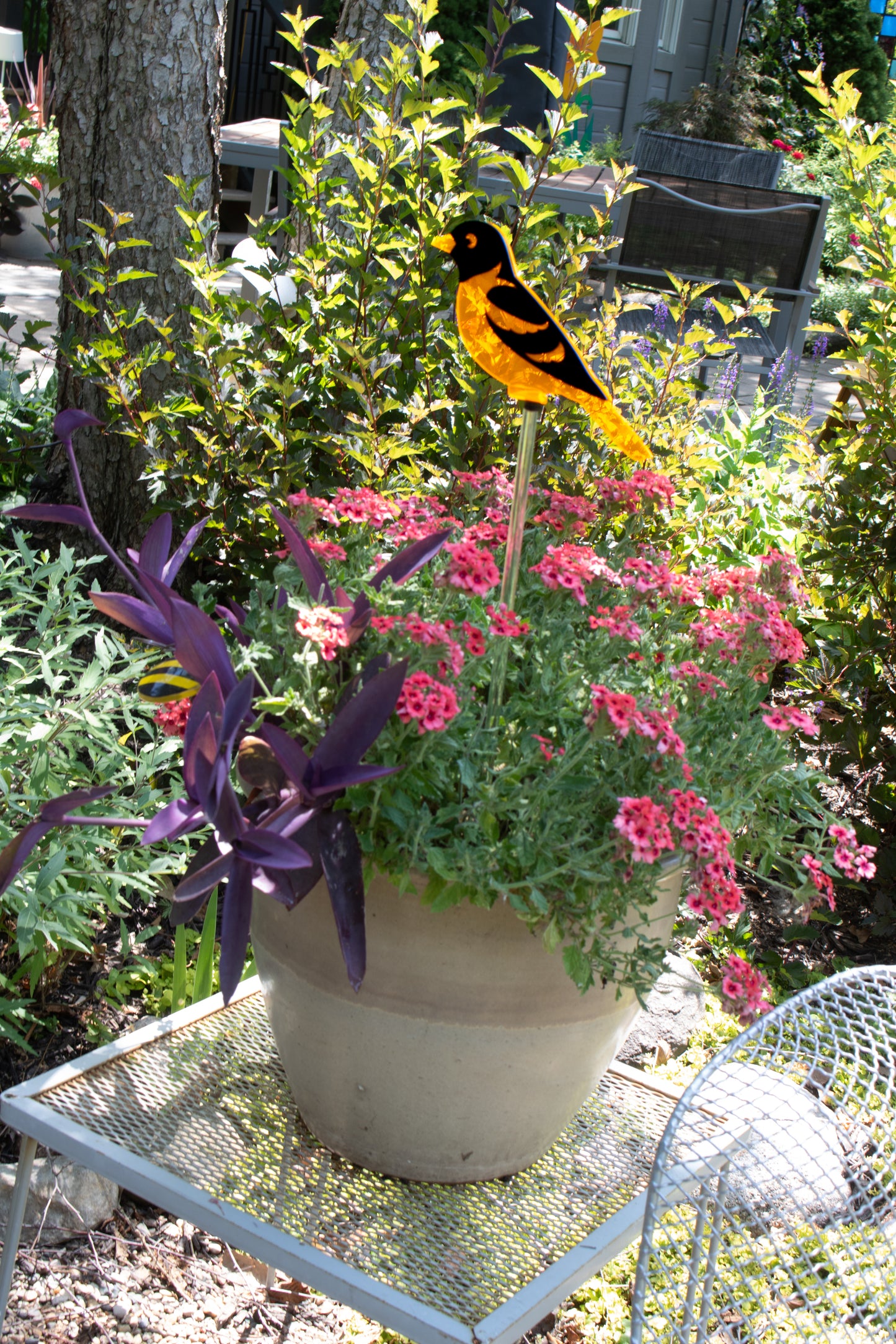 Oriole stake